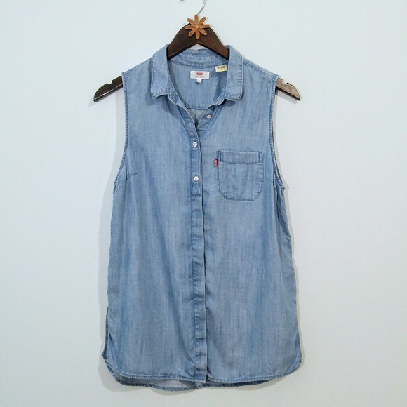 Levi's Tops - Levi's Sleeveless Chambray Tank Size Medium